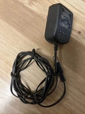 Adaptador de salida RadioShack Ac/dc 12v Dc 250mA Foto 1 de 4