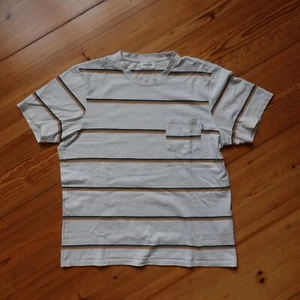 WOOD WOOD Bobby Stripe Crew Neck T-Shirt Off-Weiß Groß - Bild 1 von 5