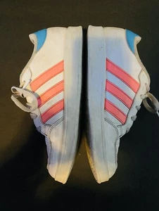 Adidas Niños Talla 5Y Blanco, Rayas Rosa, Azul Espalda Parte Superior Baja Zapatilla Informal - Imagen 1 de 4
