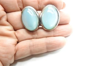 Pendientes de clip de metal grandes ovalados de vidrio azul claro brillo luna tono plata vintage - Imagen 1 de 5
