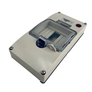 CLIPSAL 56CB4N Mounting Cover Kit 4 Module With 240/415V Neon IP66 - Picture 1 of 2