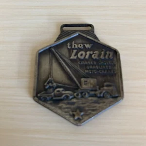 Reloj Publicitario De Colección Thew Lorain Grúa Camión Equipo Motorizado Llavero Boston Prov - Imagen 1 de 2