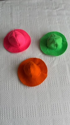 TRÈS RARES CHAPEAUX EN FEUTRINE D'ORIGINE POUR POUPÉE MILY GÉGÉ - Photo 1/2