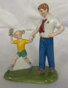 Dept 56 Snow Village Wright Bicycle Shop Ersatzfigur Vater Tochter - Bild 1 von 6