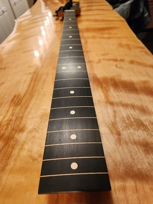 Cuello de bajo Warmoth sin trastes forrado de ébano/arce con puntos Foto 1 de 4