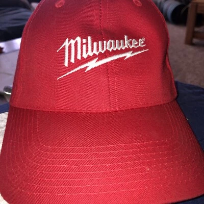 Gorra de béisbol ajustable con logotipo bordado Milwaukee Power Tools roja usada Foto 1 de 4