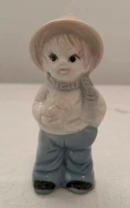 Statua statuina vintage in porcellana bambino con anatra e cappello - 2" x 3,5" - lucida - Foto 1 di 5