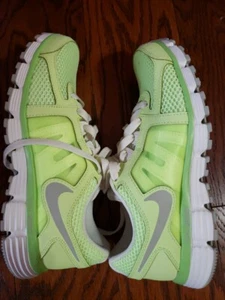 Nike Damen limettengrün Tennisschuh Größe 8 2011-2012 - Bild 1 von 10