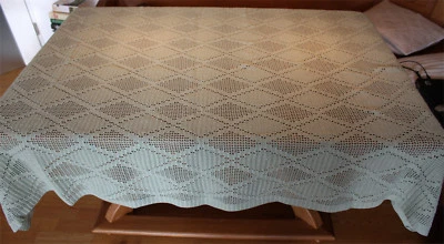 Tischdecke hellgrün  gehäkelt  sehr gute Handarbeit  ca. 170 x 142 cm - Bild 1 von 3