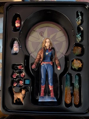 Figuras de acción One:12 Capitana Marvel y Ganso 2019 Mezco 76670 Foto 1 de 4