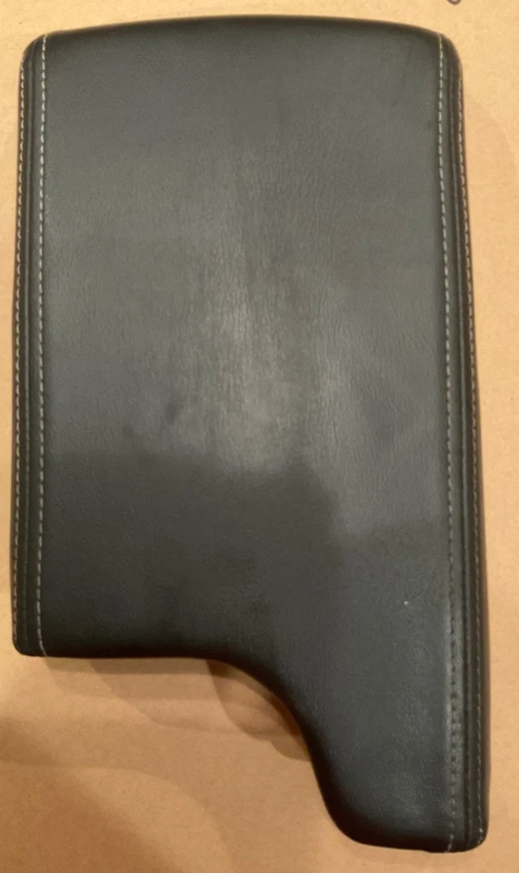 2004-2008 Pontiac Grand Prix Black Arm Rest Armrest Center Console Lid OEM - Image 1 of 3