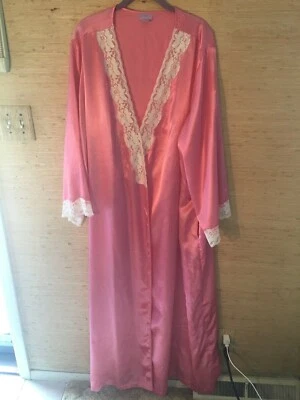 女式 Amoureuse 全长粉色带蕾丝装饰长袍尺寸 1X — 第 1/4 张图片