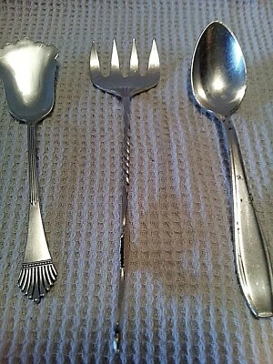 ANCIEN LOT DE 3: FOURCHETTE DE POISSON + 2 CUILLERES à SUCRE  ARGENT VINTAGE TBE - Photo 1/4