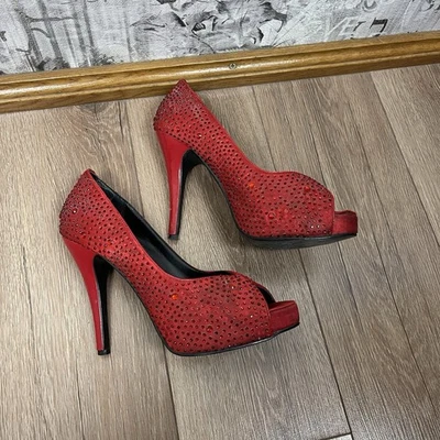 Zapatos de salón vintage Alexander McQueen rojos con tachuelas punta abierta hechos en Italia talla 39 Foto 1 de 4