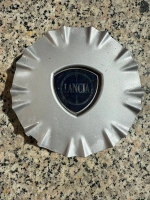 Coppetta Coprimozzo per cerchi in lega LANCIA MUSA 13.5 cm 2007/2011 - Immagine 1 di 3