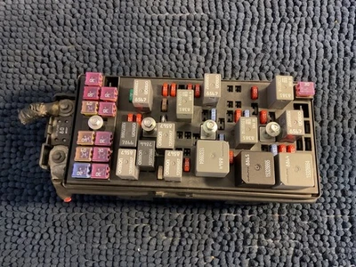 09 10 11 12 Chevrolet Malibu Engine Fuse Box - Image 1 of 4