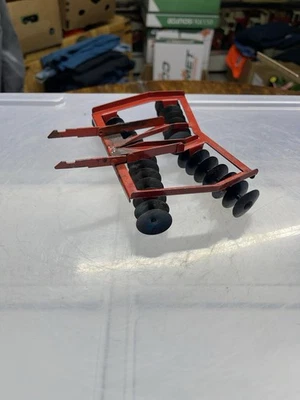 Vintage 1/16 International Harvester McCormick Fast Hitch Tractor Disc Metal - Image 1 of 4