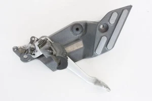 1995 TRIUMPH SPRINT 900 FRONT RIGHT SIDE FOOTREST PEG HANGER - Picture 1 of 6