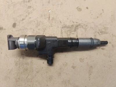 Inyectores de combustible diésel originales Kubota 1J770-53050 1J770-53051 para piezas o reparación Foto 1 de 3