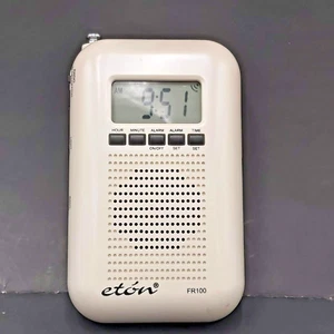 Eton Blackout Buddy FR100 Emergency Radio-Light-AM FM Band- LCD Clock-Alarm - Foto 1 di 14