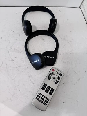 2016 TOYOTA SIENNA XLE SEAT REMOTE CONTROL + WIRELESS HEADPHONES OEM - Image 1 of 4