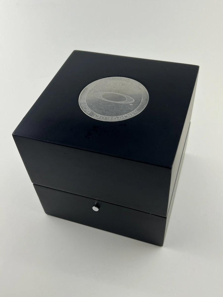 展示・試着のみ　OAKLEY TIME TANK ミニッツマシーン 専用箱付き 展示・試着のみ OAKLEY TIME TANK ミニッツマシーン 専用箱付き 2025年