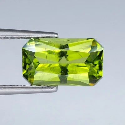 2.66 Cts EXQUISITE RADIANT CUT NATURAL PERIDOT LOOSE GEMSTONE - Image 1 of 3