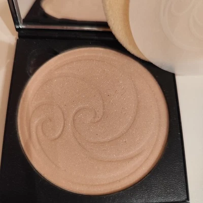 Living Nature Make-up Puder Luminous - Bild 1 von 4