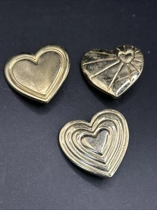 1990 THE VARIETY CLUB SHINING GOLD HEART DAY GOLDEN PIN CHARITY VIN BADGES X 3 - Picture 1 of 12