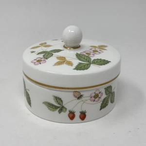 Wedgwood Wild Strawberry Trinket Box with Lid - Picture 1 of 7
