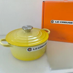 Le Creuset Signature Cocotte ronde 18 cm Soleil yellow with outer box UNSUED - Picture 1 of 24