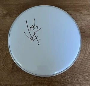 * JOSH FREESE * Cabezal de batería firmado de 10" * DEVO * LOS VÁNDALOS * FOO FIGHTERS * - Imagen 1 de 2