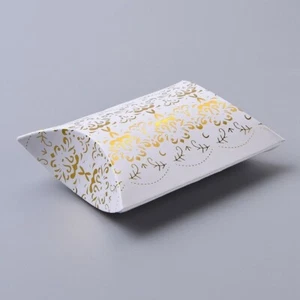 Cajas de dulces de almohada de papel Kraft de oro blanco de 50 piezas - 91 mm x 63 mm x 27 mm (3,6 x 2,5 x 1") - Imagen 1 de 3