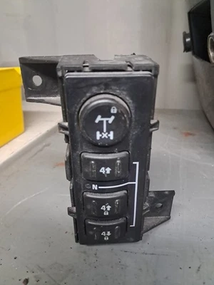 03-07 Hummer H2 4X4 4x4 caja de transferencia botones de interruptor de control de transmisión Foto 1 de 4