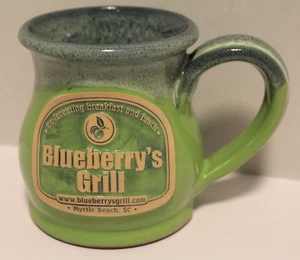 Taza de café Deneen Pottery Blueberry's Grill hecha en Estados Unidos 2023 12 oz Myrtle Beach, SC - Imagen 1 de 7