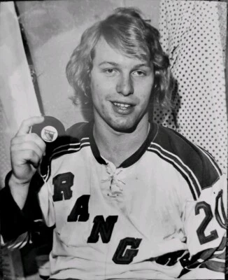 1972 GENE CARR NHL HOCKEY TYPE 1 PHOTO NEW YORK RANGERS THE EAGLES AHL WHL WHA - Image 1 of 4