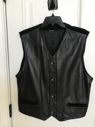 Gilet VERSUS di VERSACE in pelle nera