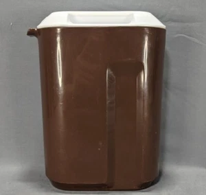 Rubbermaid 0941 Brown 2 1/2 Quart Pitcher - Picture 1 of 11