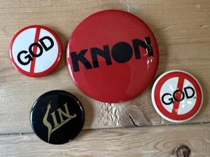 Spilla Bottone Posteriore Svasato Sin KNON Anti Religione Ateo Lotto di 4 �� - Foto 1 di 5