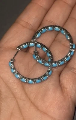 Brincos de argola de dentro para fora turquesa da Bela Adormecida em platina sobre prata 925 - Imagem 1 de 3