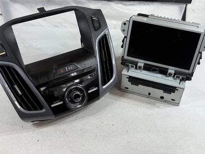 2013-2014 Ford Focus Hatchback Sony Sync 2 unidade de rádio navegação com acabamento OEM - Imagem 1 de 4