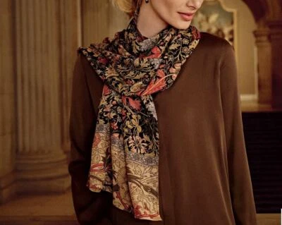 METROPOLITAN MUSEUM OF ART WILLIAM MORRIS "COMPTON" OBLONG SILK SCARF NEW in BOX - Image 1 of 4