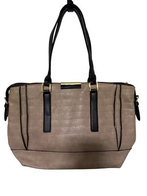 Cartera Kate Landry Cuero Guijarro Taupe con Borde Negro Foto 1 de 4