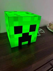 Minecraft: Creeper Cube - LED Light up cube / Display/Nightlight - Picture 1 of 5