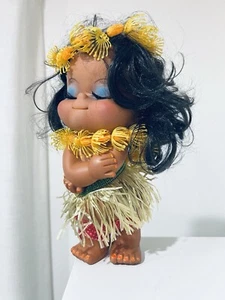 Vintage Hawaiian Hula Baby Girl Doll Luau Lei Yellow Moana Unmarked Plastic Tan - Picture 1 of 11