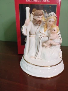 Belén Musical de Porcelana, Adornos de Dillar, Navidad María José Jesús - Imagen 1 de 3