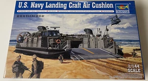 Trumpeter 1/144 USN Landing Craft Air Cushion (LCAC) - Picture 1 of 3