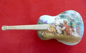 Music Box in Ceramic Violin with roses inside - Picture 1 of 6