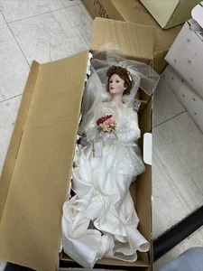 The Ashton-Drake Galleries PUPPE Elisabeth's 1900er Hochzeitskleid BRAUT 1996 Wein - Bild 1 von 3
