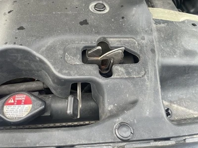 Cierre capó piloto Honda 2009-2011 650032 Foto 1 de 4